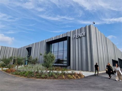 come presentare cv al nuova stabilimento fendi|FENDI .